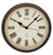 Wanduhr mit rundem braunem Gehäuse, römischen Ziffern und Zeigern