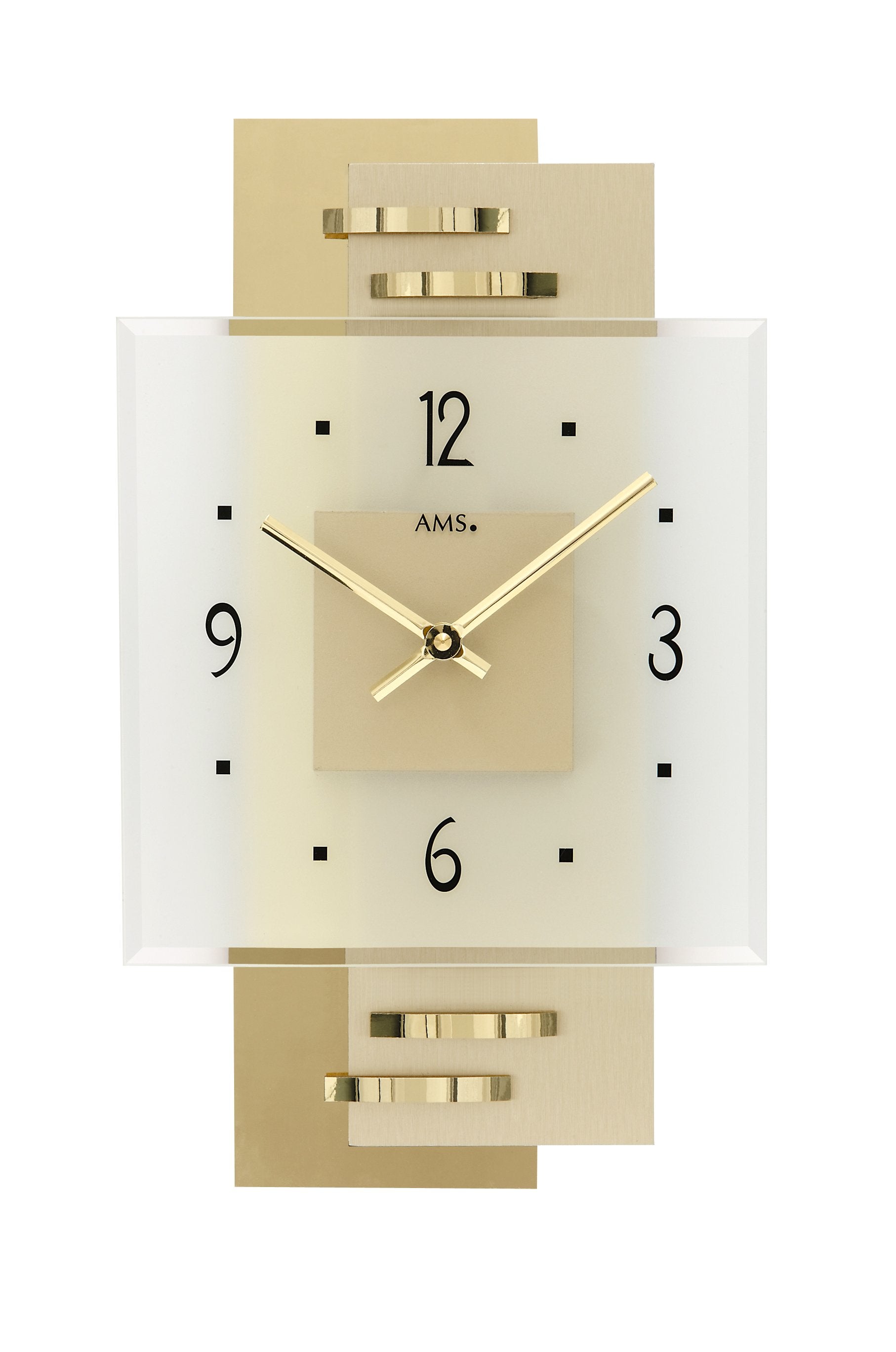 Wanduhr mit quadratischem Ziffernblatt, goldenen Segmenten, schwarzen Ziffern und Zeigern