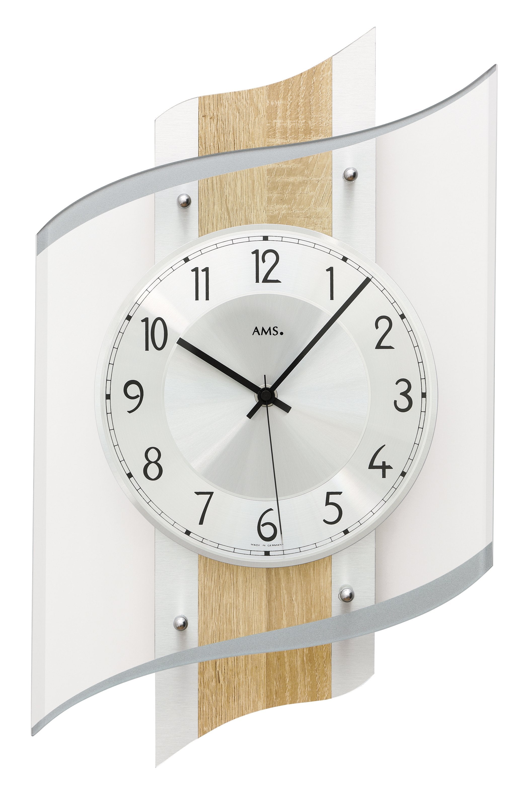 Wanduhr mit rundem weißem Ziffernblatt, schwarzen Zeigern und Holzrahmen