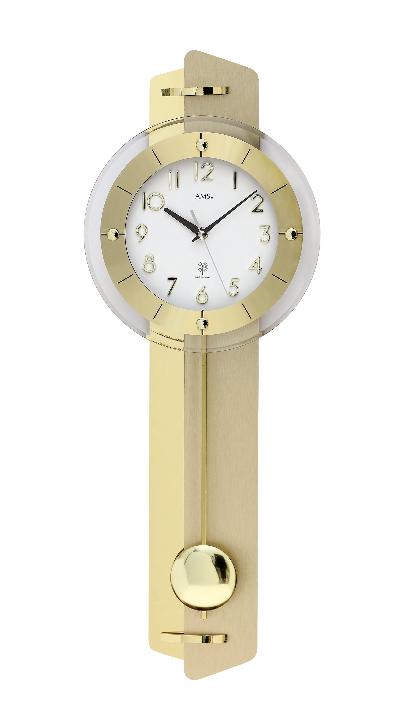 Goldfarbene Wanduhr mit Pendelwerk und rundem Zifferblatt