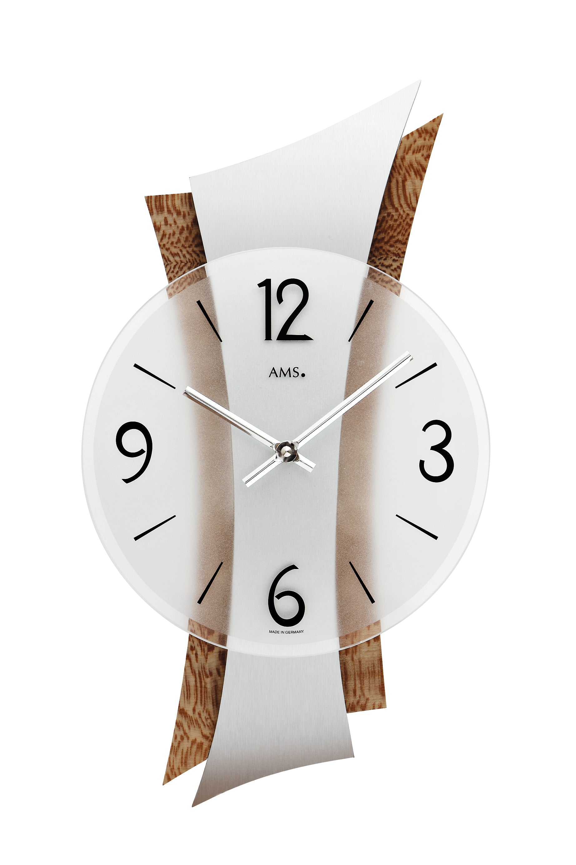 Wanduhr mit weißem Ziffernblatt, Holzstruktur-Bändern und silbernen Zeigern