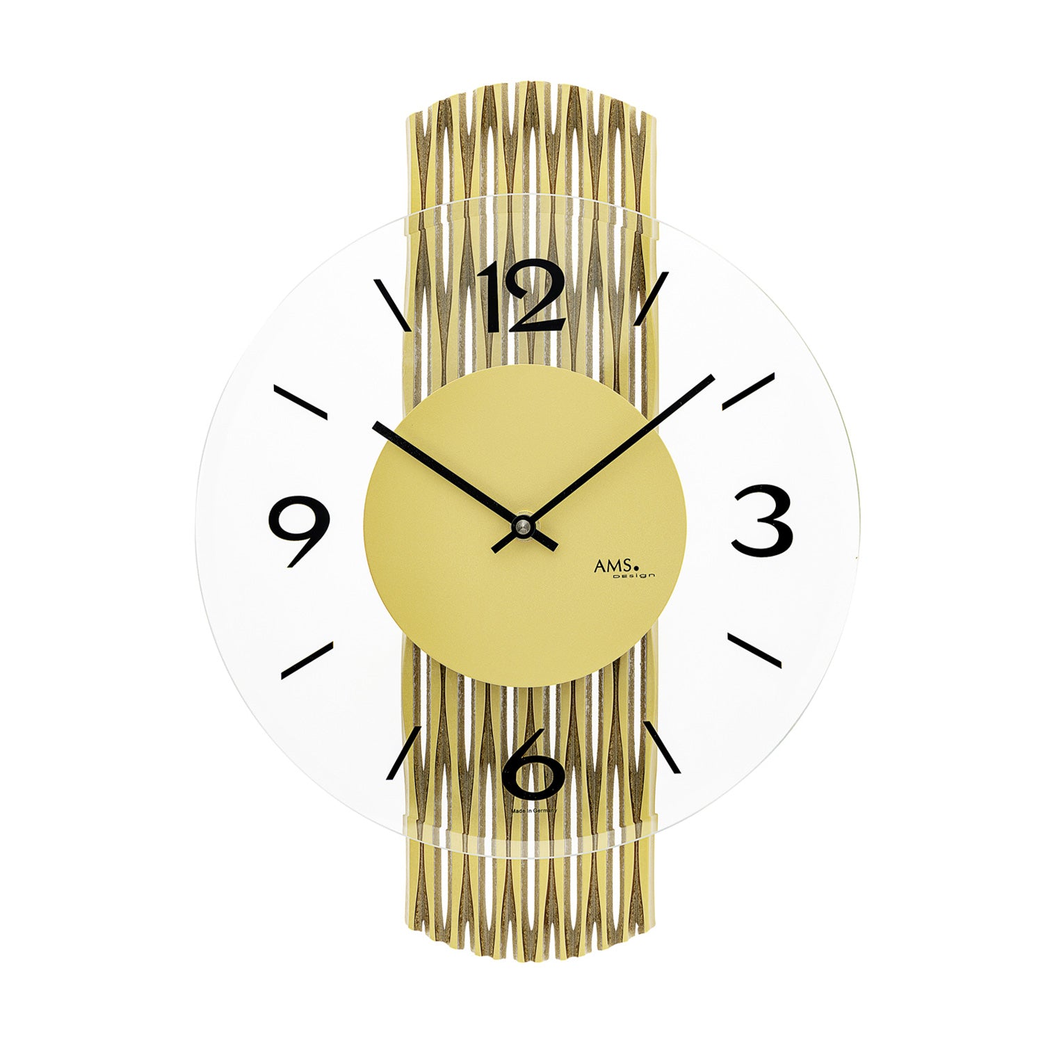 Wanduhr mit rundem weißem Ziffernblatt, schwarzen Zeigern und goldfarbener Mittelplatte (AMS).