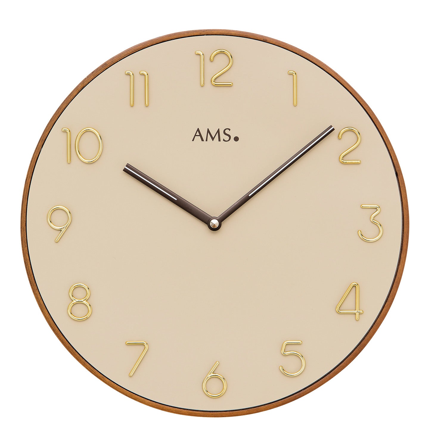 Runde Wanduhr aus Holz mit beigem Zifferblatt und goldenen aufgesetzten Zahlen, Quarzwerk.