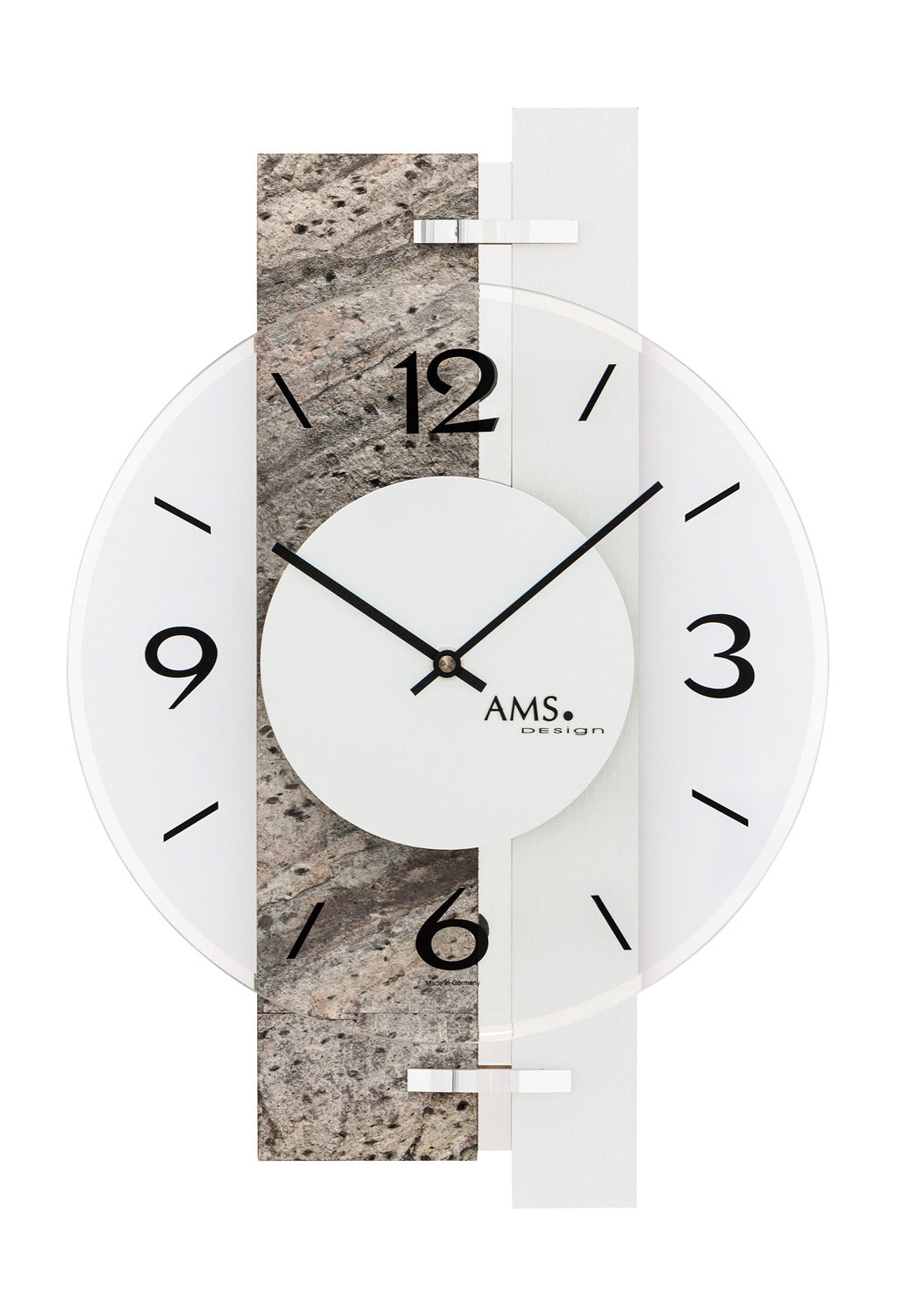 Wanduhr mit rundem weißem Zifferblatt, schwarzen Zeigern und Ziffern, grauem Naturstein-Element