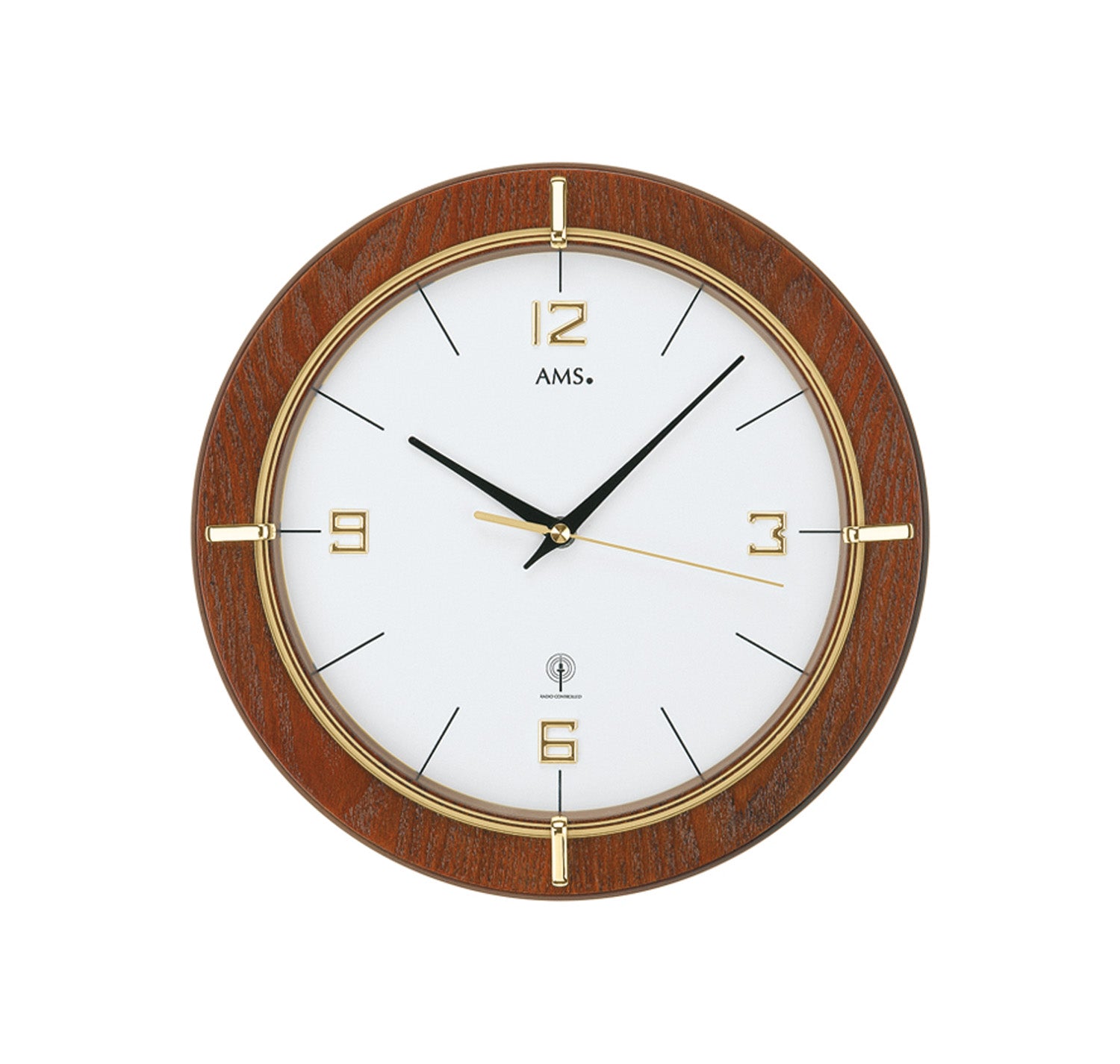 Wanduhr AMS mit nussbaumfarbenem Rahmen, weißem Zifferblatt und goldfarbenen Zahlen