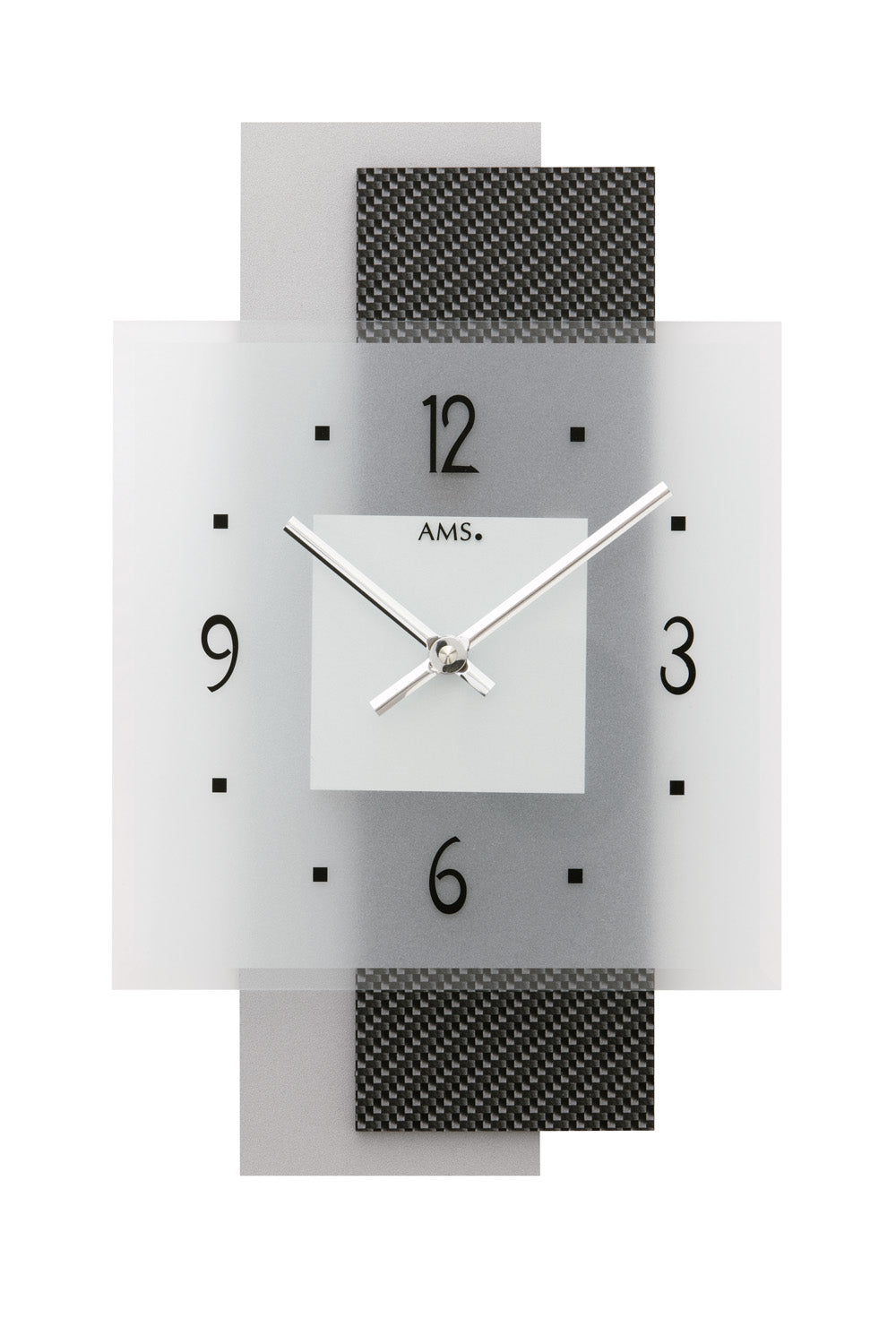 Wanduhr mit weißem Zifferblatt, schwarzen Zahlen und silbernen Zeigern
