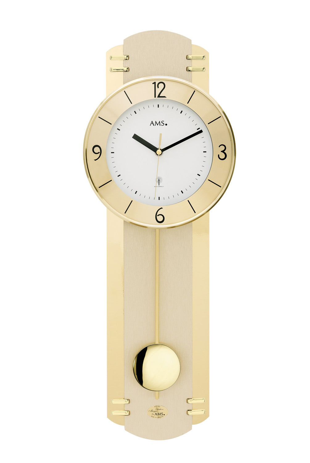 Wanduhr aus hellem Holz mit rundem Zifferblatt und Pendel, Mineralglas
