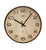 Runde Wanduhr mit Holzoptik-Zifferblatt, schwarzen Zeigern und arabischen Stundenmarken