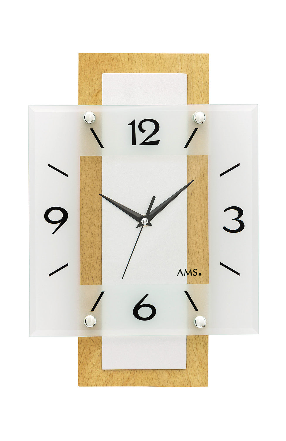 Wanduhr mit weißem Ziffernblatt, schwarzen arabischen Zahlen und Zeigern, Holzrahmen