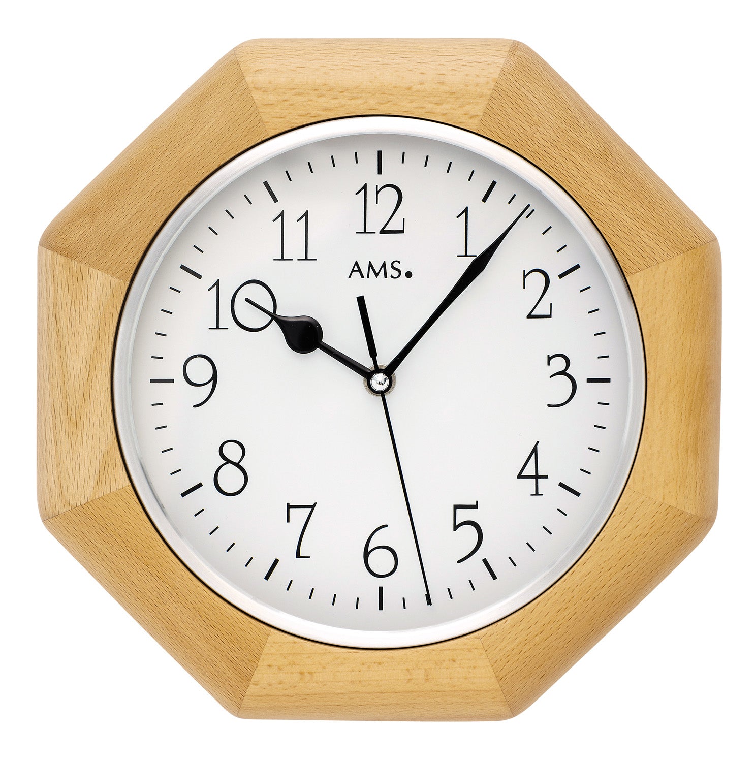 Wanduhr mit massivem Holzgehäuse, weißem Zifferblatt und schwarzen Zeigern, Mineralglas