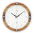 Wanduhr mit weißem Zifferblatt und braunem Holzrahmen, silbernen Zeigern und arabischen Zahlen