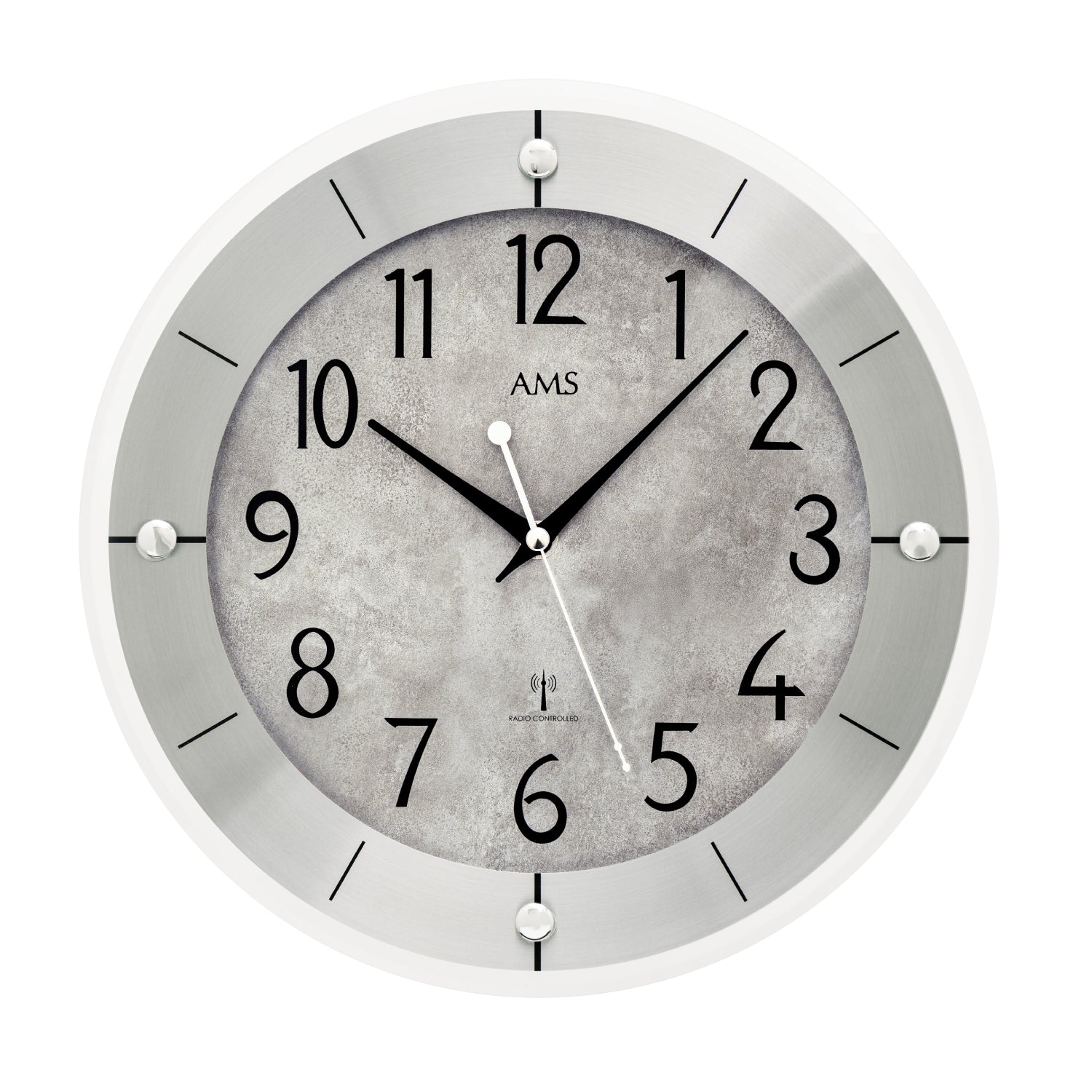 Runde Wanduhr mit silberantiker Umrandung und grauem Zifferblatt mit schwarzen Ziffern