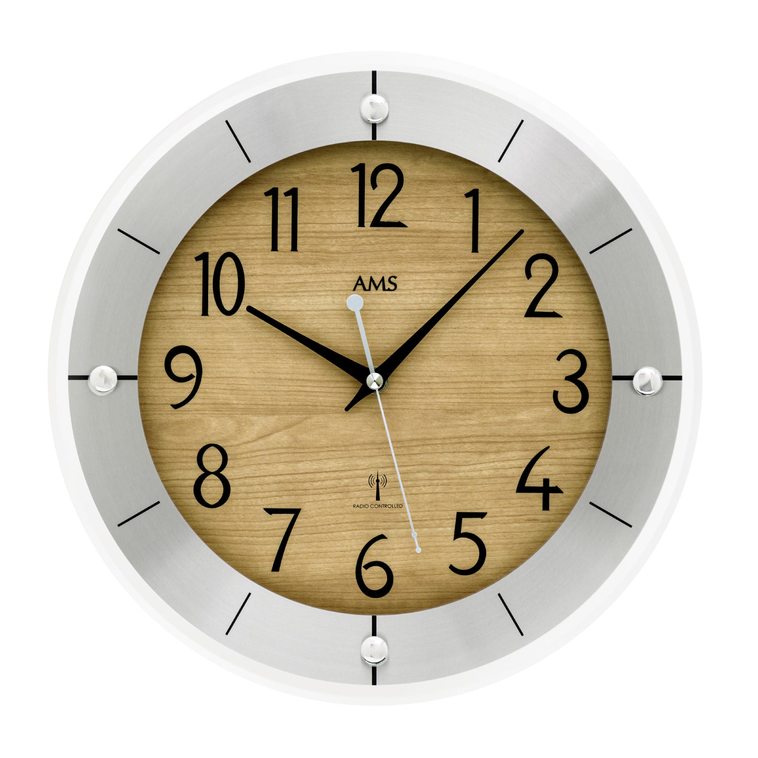 Wanduhr mit rundem Buche-Holz-Zifferblatt, schwarzen Ziffern und Zeigern, AMS