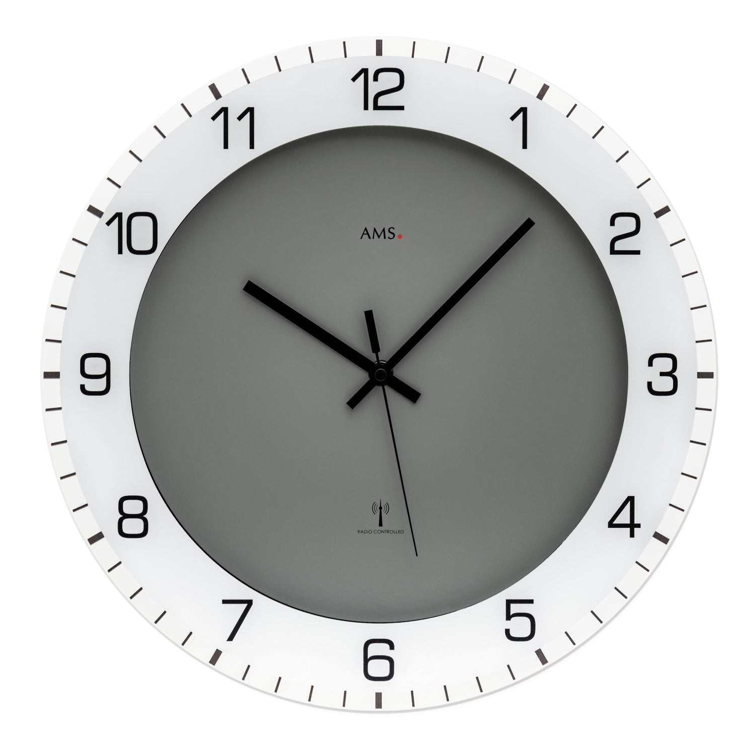 Wanduhr mit anthrazitfarbenem Zifferblatt, arabischen Zahlen und Zeigern