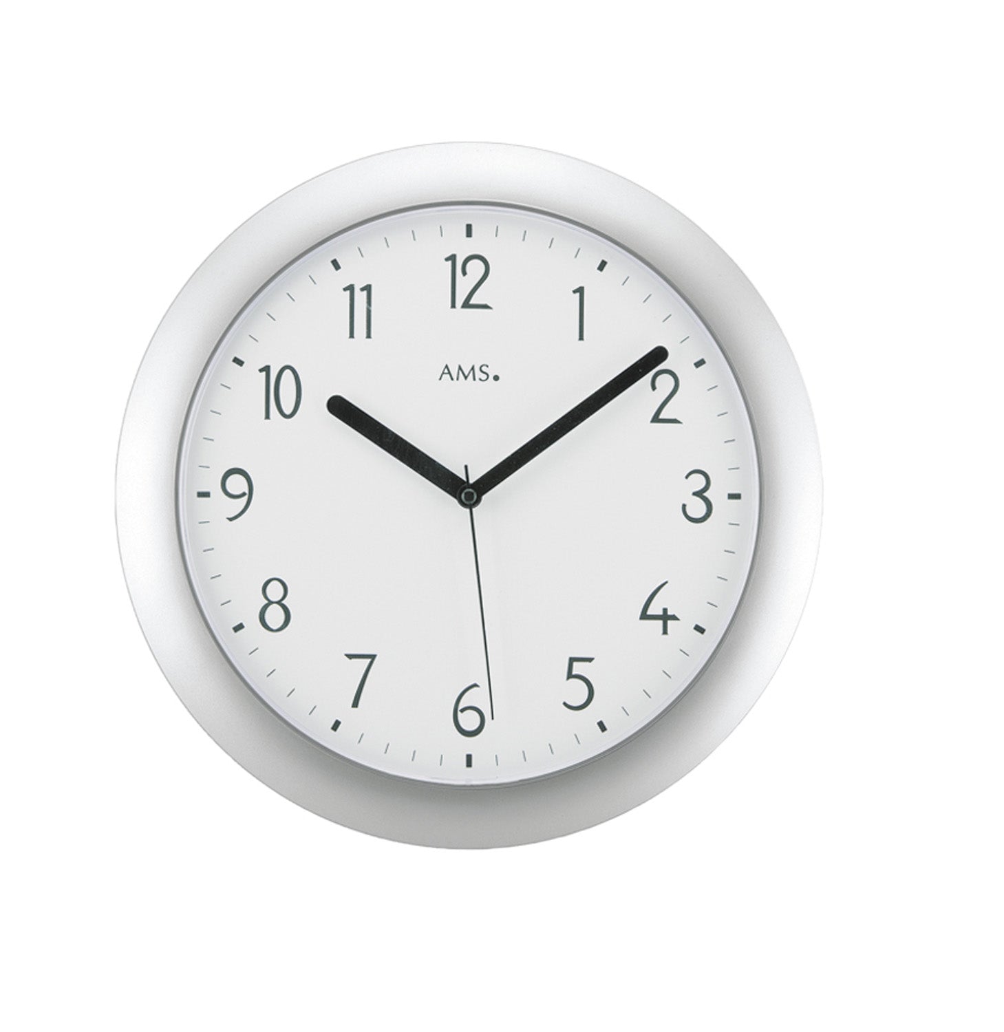Funk-Wanduhr mit silbernem Kunststoffgehäuse, weißem Zifferblatt und schwarzen Zeigern