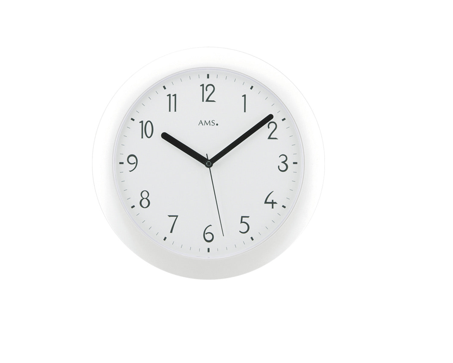 Weiße Wanduhr mit Kunststoffgehäuse, schwarze Zeiger und Ziffern