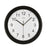 Schwarze Funk-Wanduhr mit weißem Zifferblatt und schwarzen Zeigern, rundes Gehäuse
