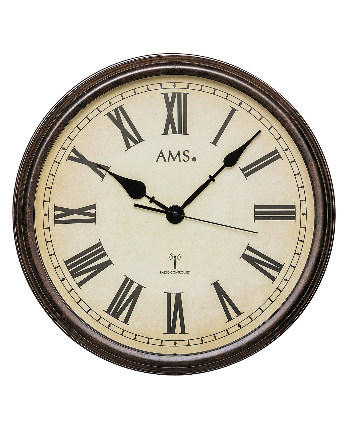 Runde AMS-Wanduhr mit silbernem Rahmen, römischen Ziffern und schwarzen Zeigern