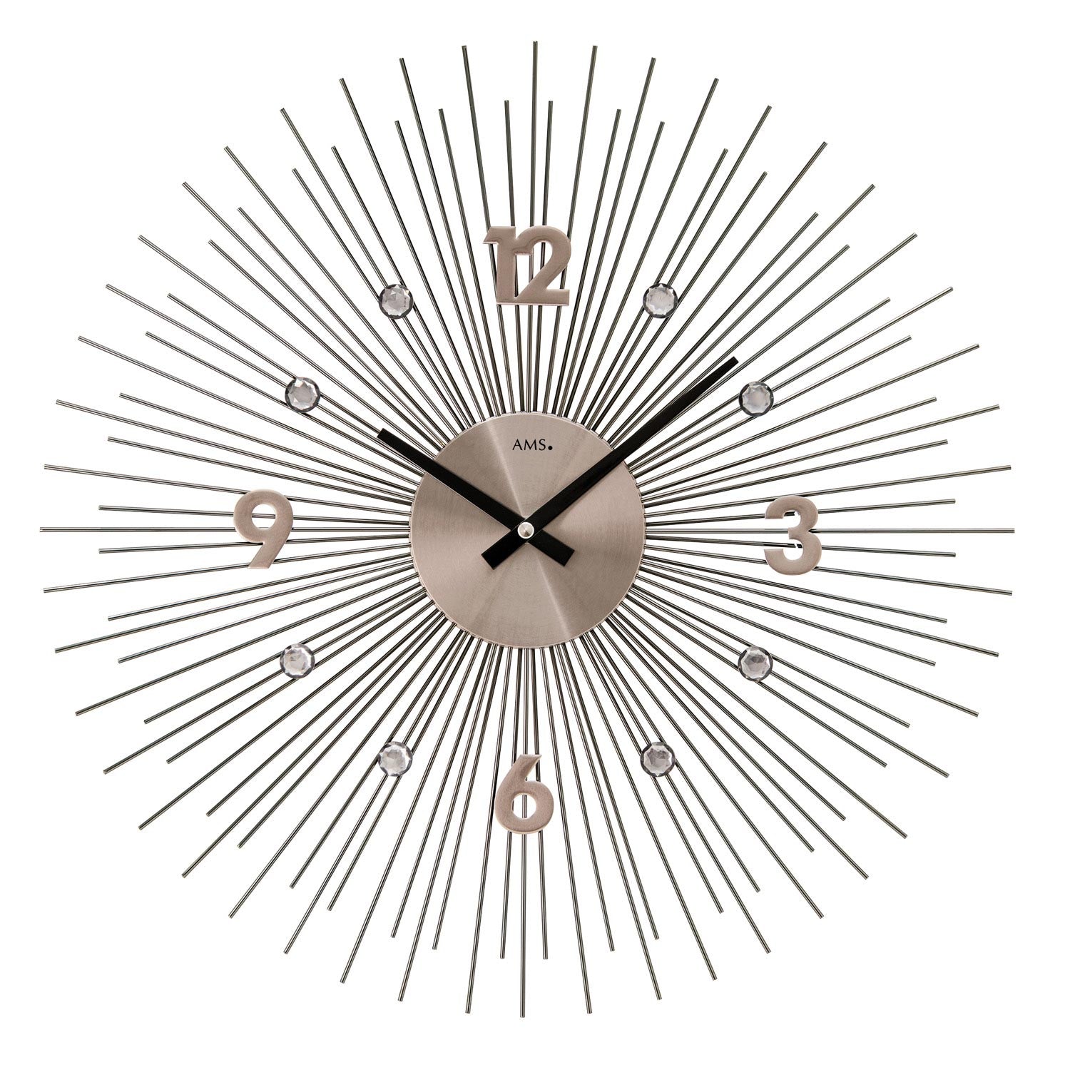 Wanduhr mit anthrazitfarbenem Zifferblatt, silbernen Strahlen und Metallzahlen