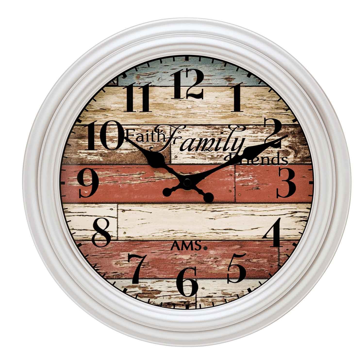 Runde Wanduhr mit silberfarbenem Kunststoffgehäuse, Mineralglas und Zifferblatt mit großen Zahlen
