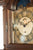 Orologio a pendolo con quadrante chiuso, numeri romani, cornice dorata e meccanica