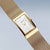 Bering Classic 10222-331-S Damenuhr Gold • Saphirglas • Milanaise-Armband, Bild 3