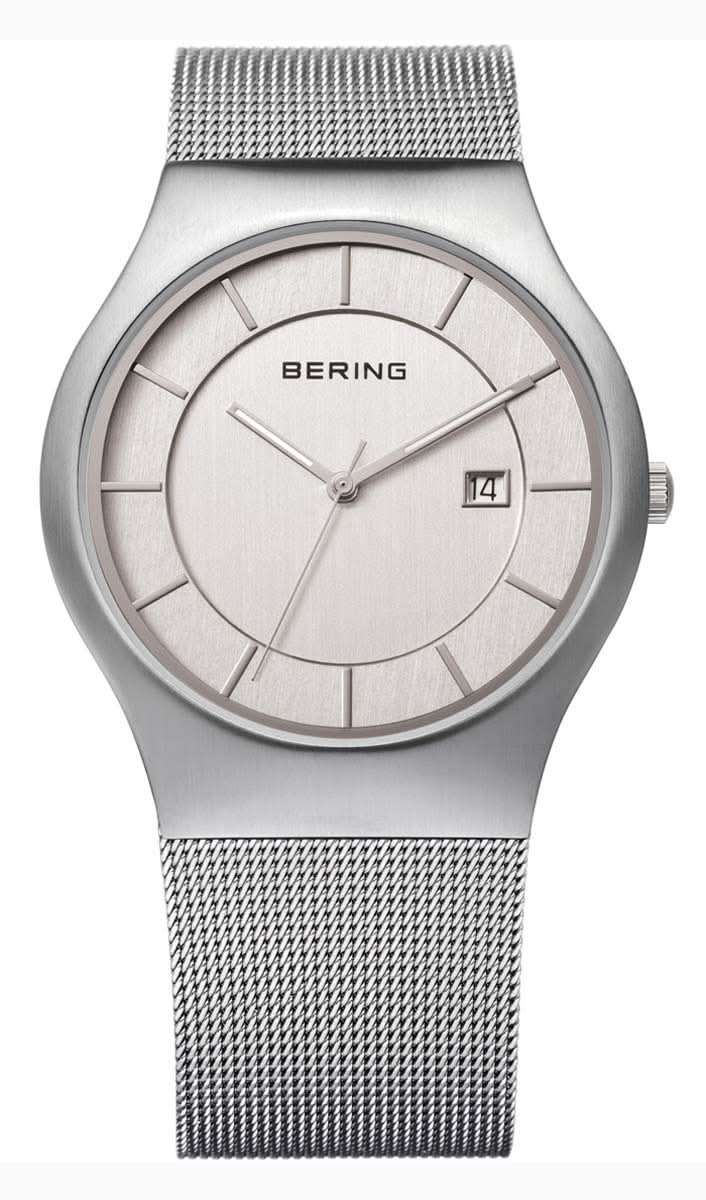 Bering Herrenuhr mit silbernem Milanaiseband und rundem Zifferblatt, schlanke Zeiger.