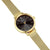 Orologio da donna in prospettiva: cassa rotonda color oro, quadrante nero, cinturino milanese