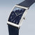 Orologio solare da uomo, vista laterale: cassa rettangolare argentata con corona, quadrante blu