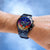 Orologio da uomo Festina Chrono al polso con cinturino blu scuro e quadranti colorati
