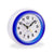 Wanduhr mit blauem Rand und weißem Zifferblatt, sichtbare Zeiger