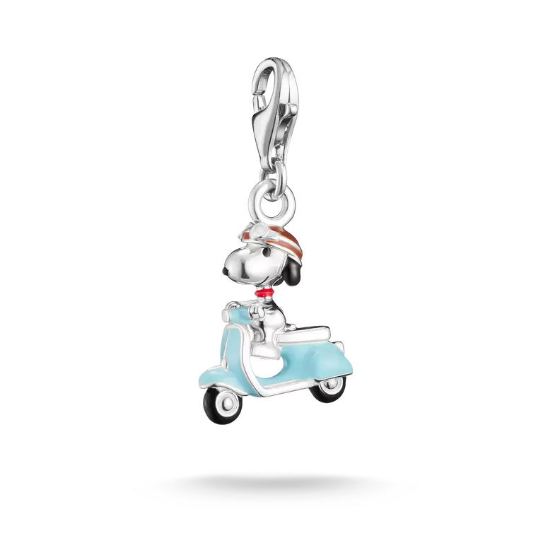 Ciondolo Snoopy in argento 925 con pattino blu, occhiello argentato e dettagli del personaggio