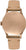 Retro di un orologio analogico con cinturino in pelle marrone, cassa color oro e incisione