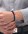 Bracciale Tommy Hilfiger in acciaio inossidabile, maglia nera al polso