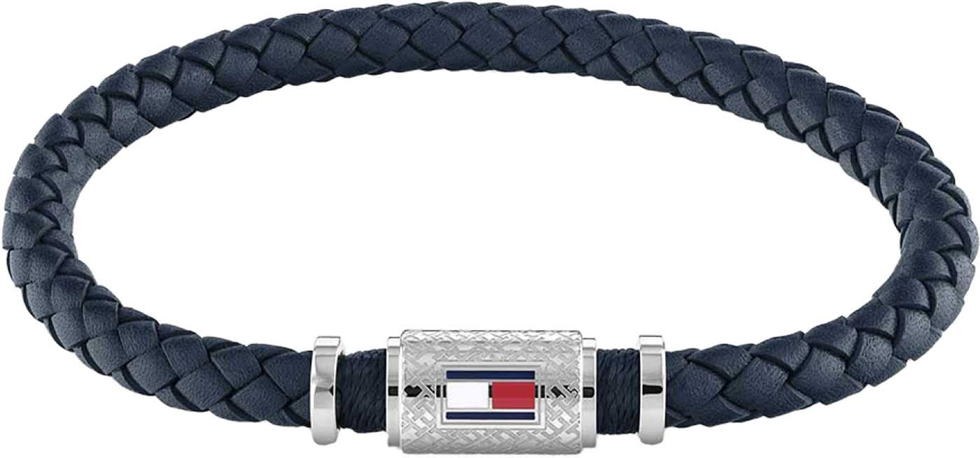 Geflochtenes Lederarmband in dunkelblau mit rechteckiger silberfarbener Schließe.