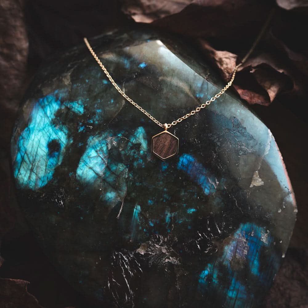 Collana Facade con pendente quadrato in legno - Holzkern Modello: Jewelry