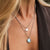 Collana a strati in argento con due ciondoli rotondi: design in madreperla e charm a pois
