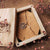 Collana con catena color oro e ciondolo rotondo con design a ornamento