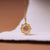Ciondolo per collana color oro con pietra viola, design a ornamento quadrato