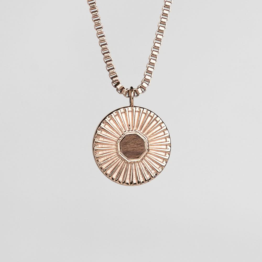 Collana a stencil con ciondolo rotondo - anima in legno Modello: Jewelry