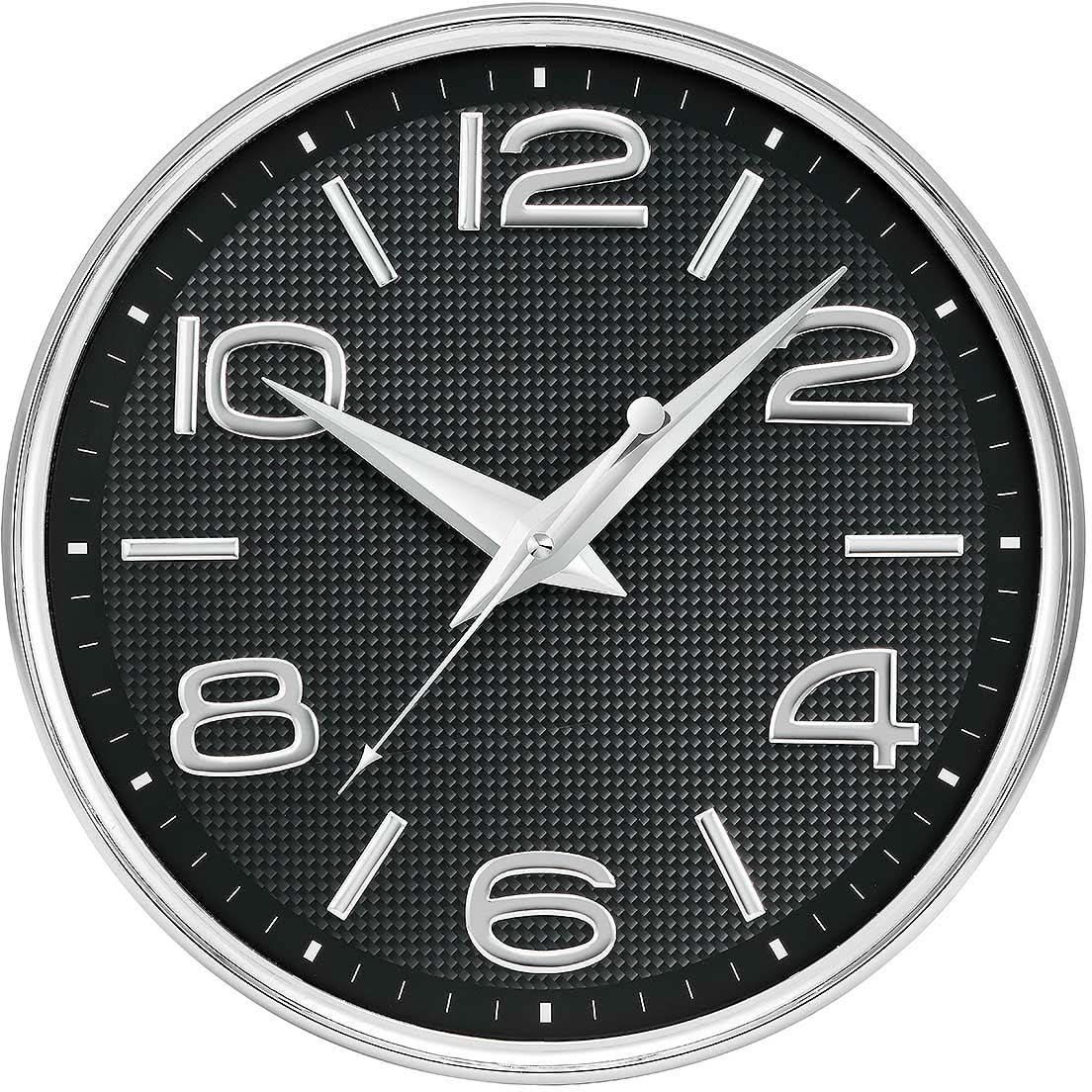 Orologio da parete rotondo con quadrante nero, numeri e lancette argentati, cornice in plastica