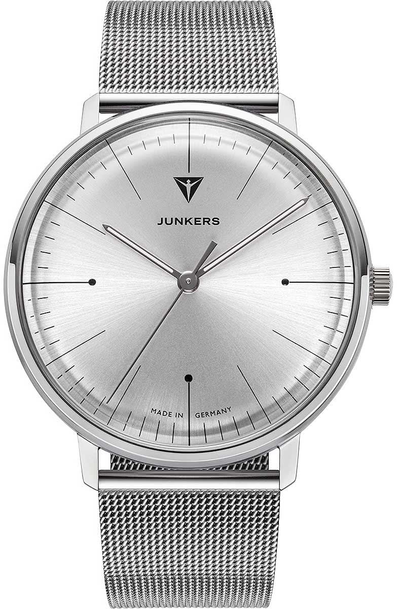 Orologio da uomo con bracciale in maglia color argento, cassa rotonda e quadrante chiaro