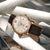 Orologio da uomo automatico con cinturino in pelle marrone, cassa in oro rosa e numeri romani