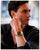 Casio Edifice Herrenarmbanduhr am Handgelenk, goldfarbenes Metallband, dunkles Zifferblatt