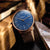 Orologio da uomo con quadrante blu, cinturino in pelle marrone e lunetta color oro rosa