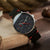 Donna con orologio Hamilton Khaki Field Chrono Neuwerk