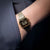 Orologio da donna al polso, display digitale, cassa color oro con cinturino in metallo