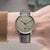Orologio da uomo al polso, quadrante beige, cinturino in pelle marrone con cuciture