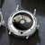 Retro orologio da uomo con movimento automatico visibile nel fondello rotondo