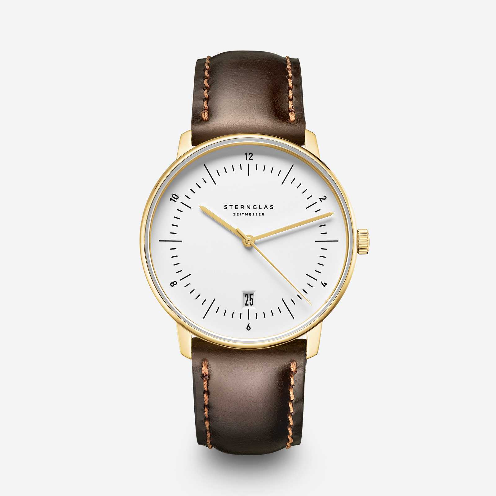 alt="Sella da equitazione Naos Edition Heritage bianca e oro, modello NAE02-BR01, con finiture in cuoio marrone scuro, vista frontale su sfondo grigio"